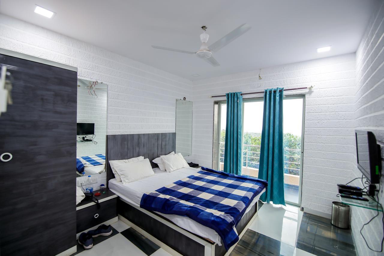 Shindola Residency Bed & Breakfast มหาบาเลชวาร์ ภายนอก รูปภาพ