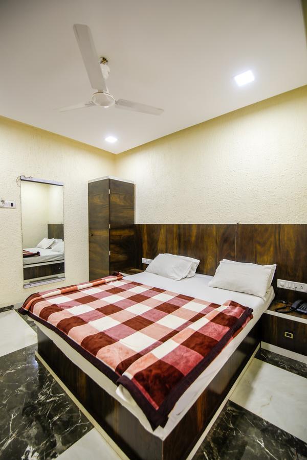 Shindola Residency Bed & Breakfast มหาบาเลชวาร์ ภายนอก รูปภาพ